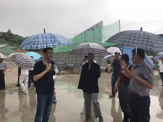 怀宁县广村村退休党员干部到长银集团公司参观