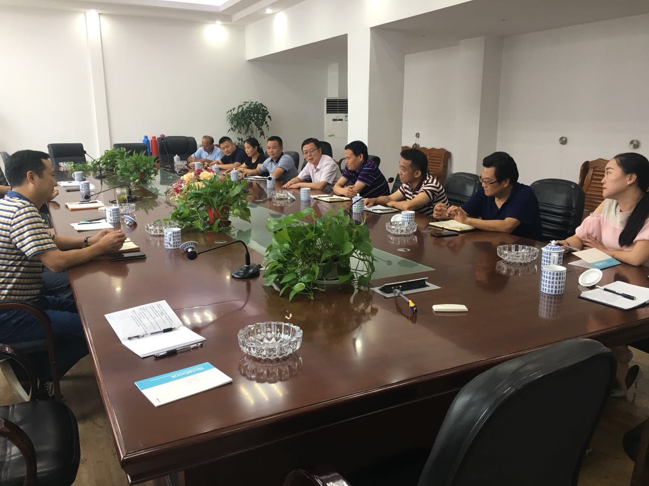 区委常委、宣传部长贺彦明率山口乡党政领导班子代表团到安徽山城房地产集团考察