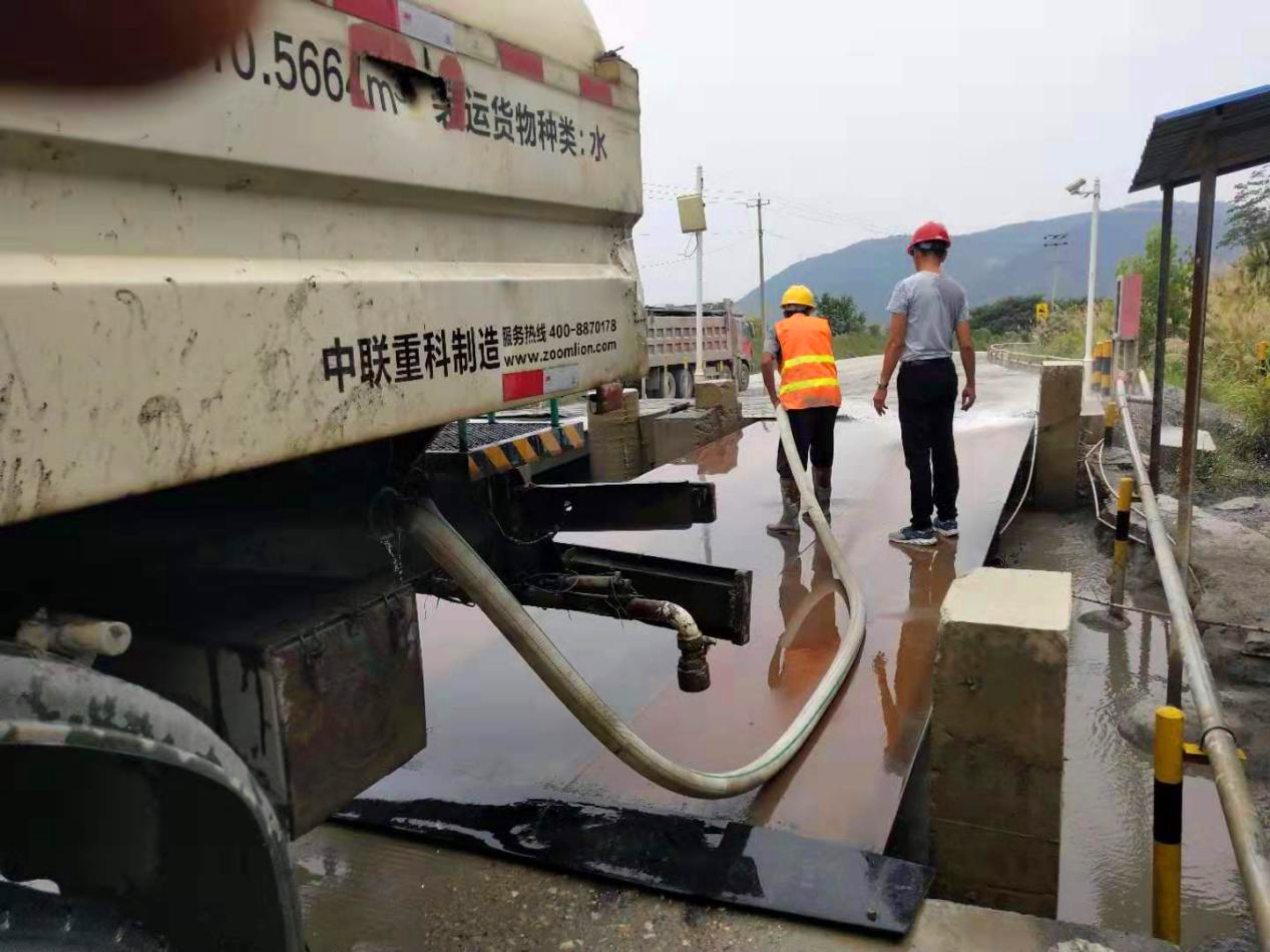 【赢丰物流】赢丰公司清扫淤泥搭盖纳凉棚，落实防暑降温工作