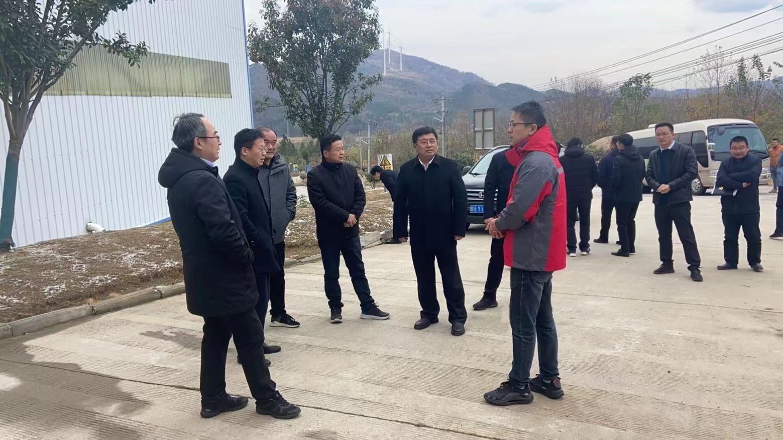 怀宁县县委书记余学峰一行莅临杨家矿段视察指导工作