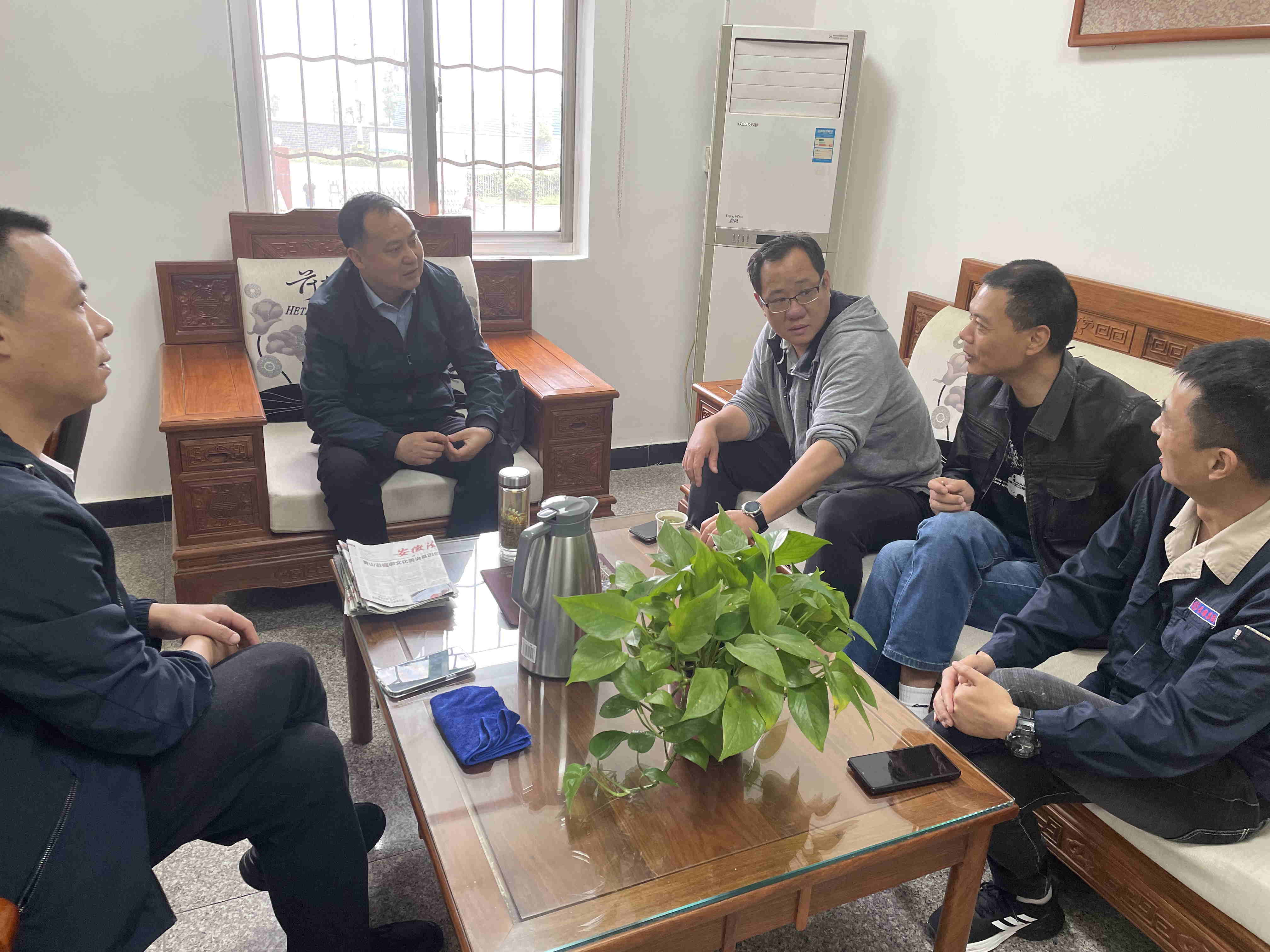 市交通综合执法支队一行来鑫山码头走访座谈